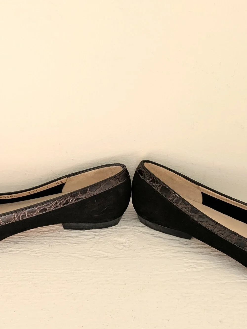 Salvatore Ferragamo Vintage Vara Flats 7 AA Black Suede Crocodile Trim Leather